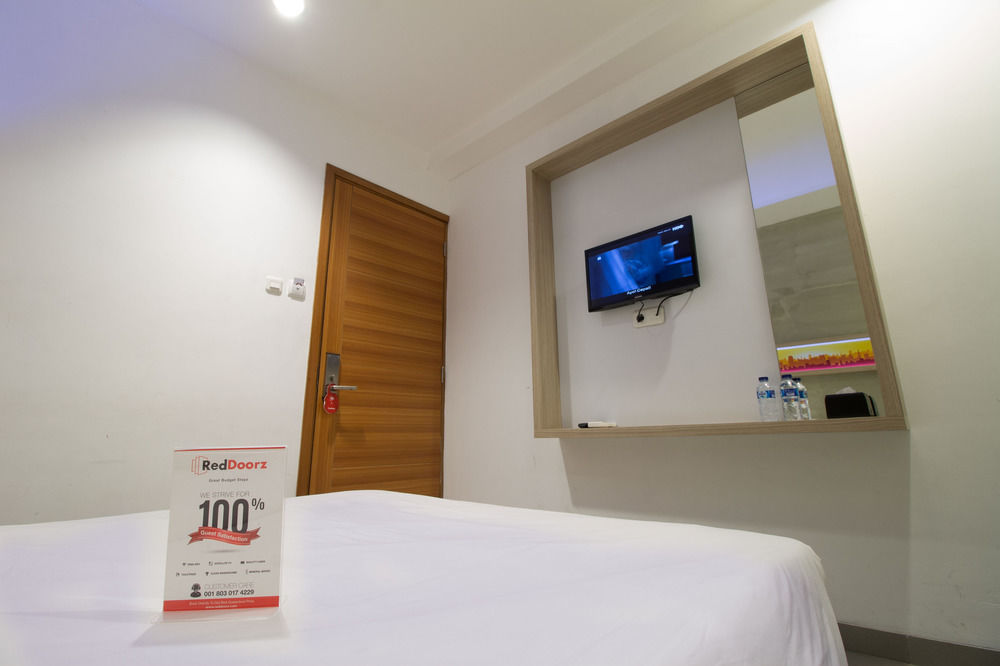 Reddoorz Plus @ Setiabudi Eight Jakarta Exterior foto