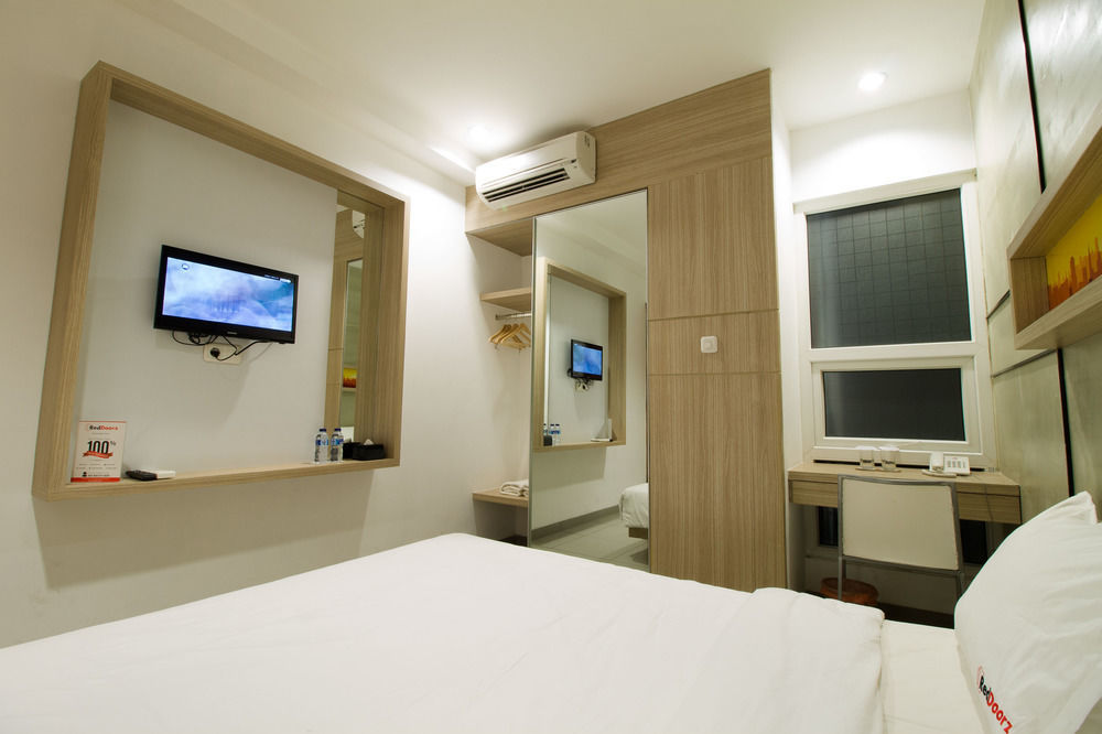 Reddoorz Plus @ Setiabudi Eight Jakarta Exterior foto