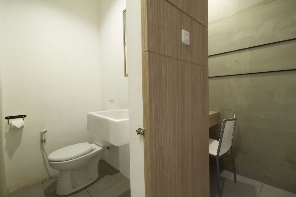 Reddoorz Plus @ Setiabudi Eight Jakarta Exterior foto
