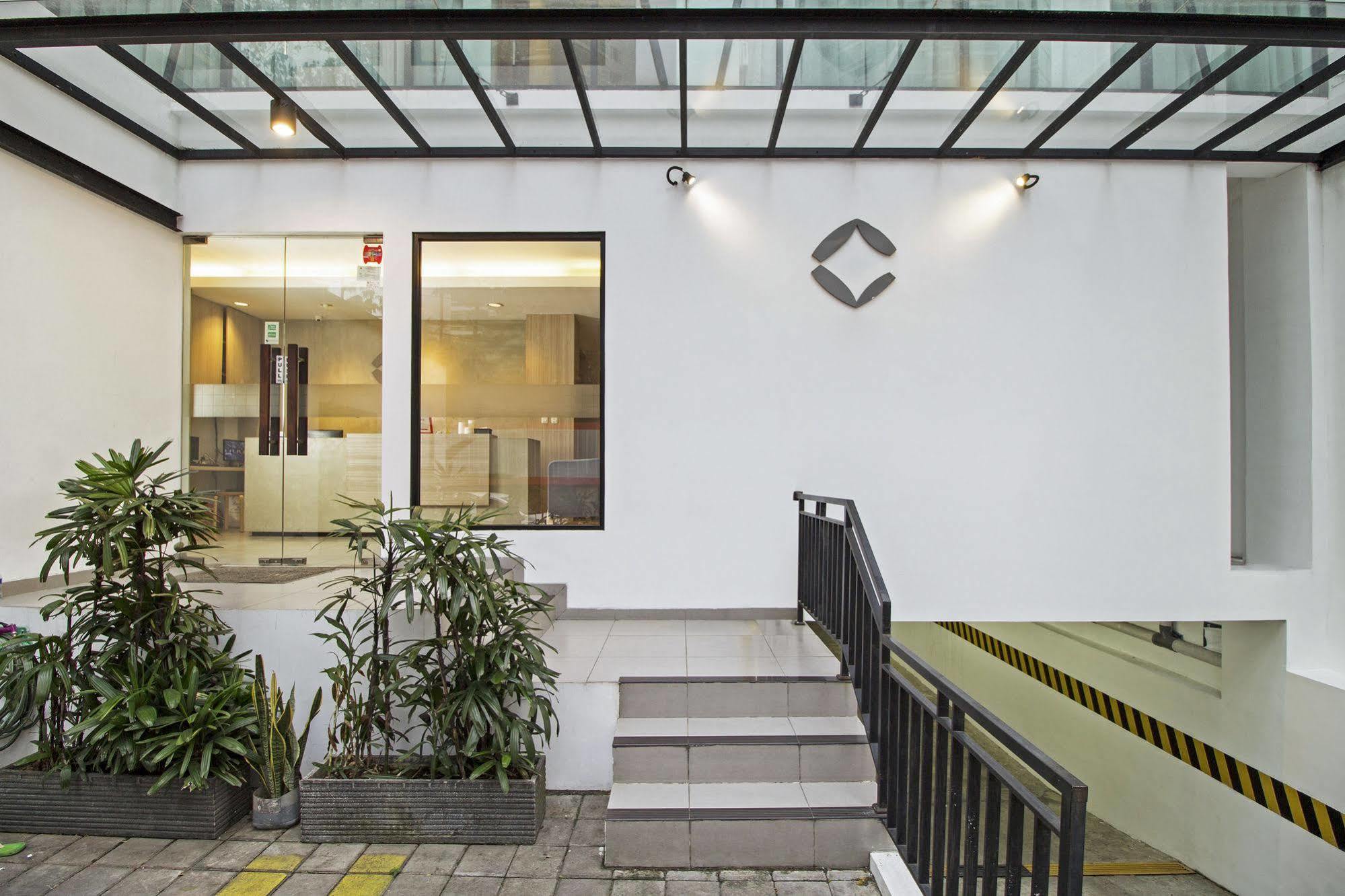Reddoorz Plus @ Setiabudi Eight Jakarta Exterior foto