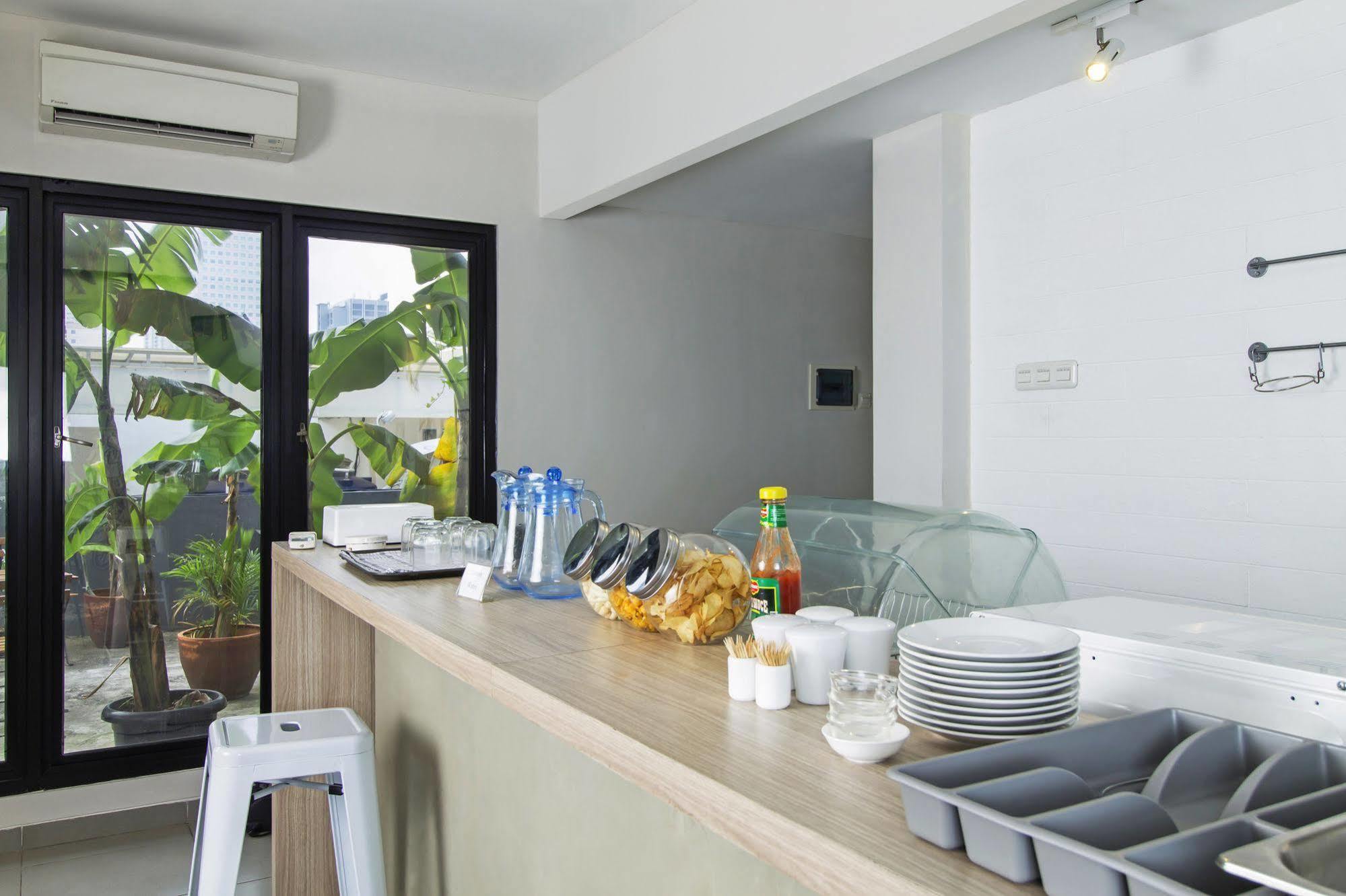 Reddoorz Plus @ Setiabudi Eight Jakarta Exterior foto