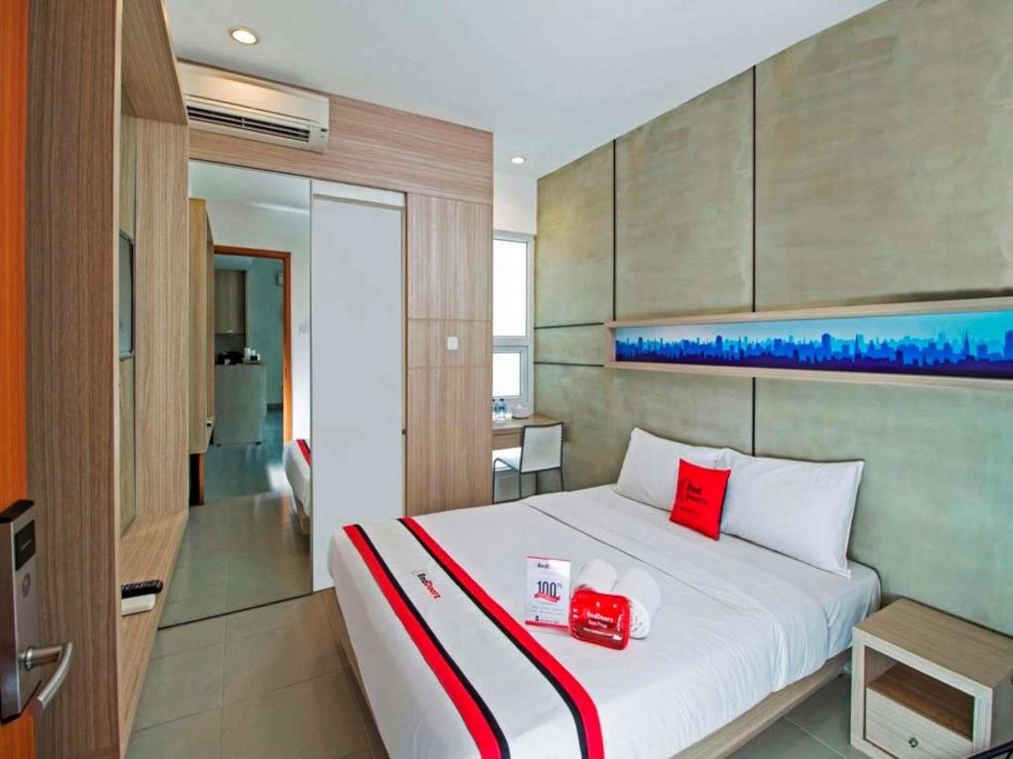 Reddoorz Plus @ Setiabudi Eight Jakarta Exterior foto