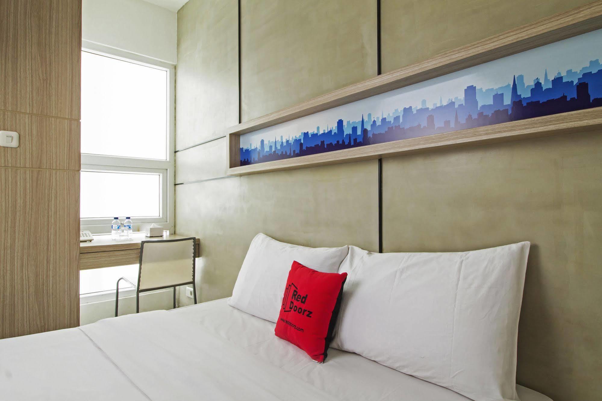Reddoorz Plus @ Setiabudi Eight Jakarta Exterior foto