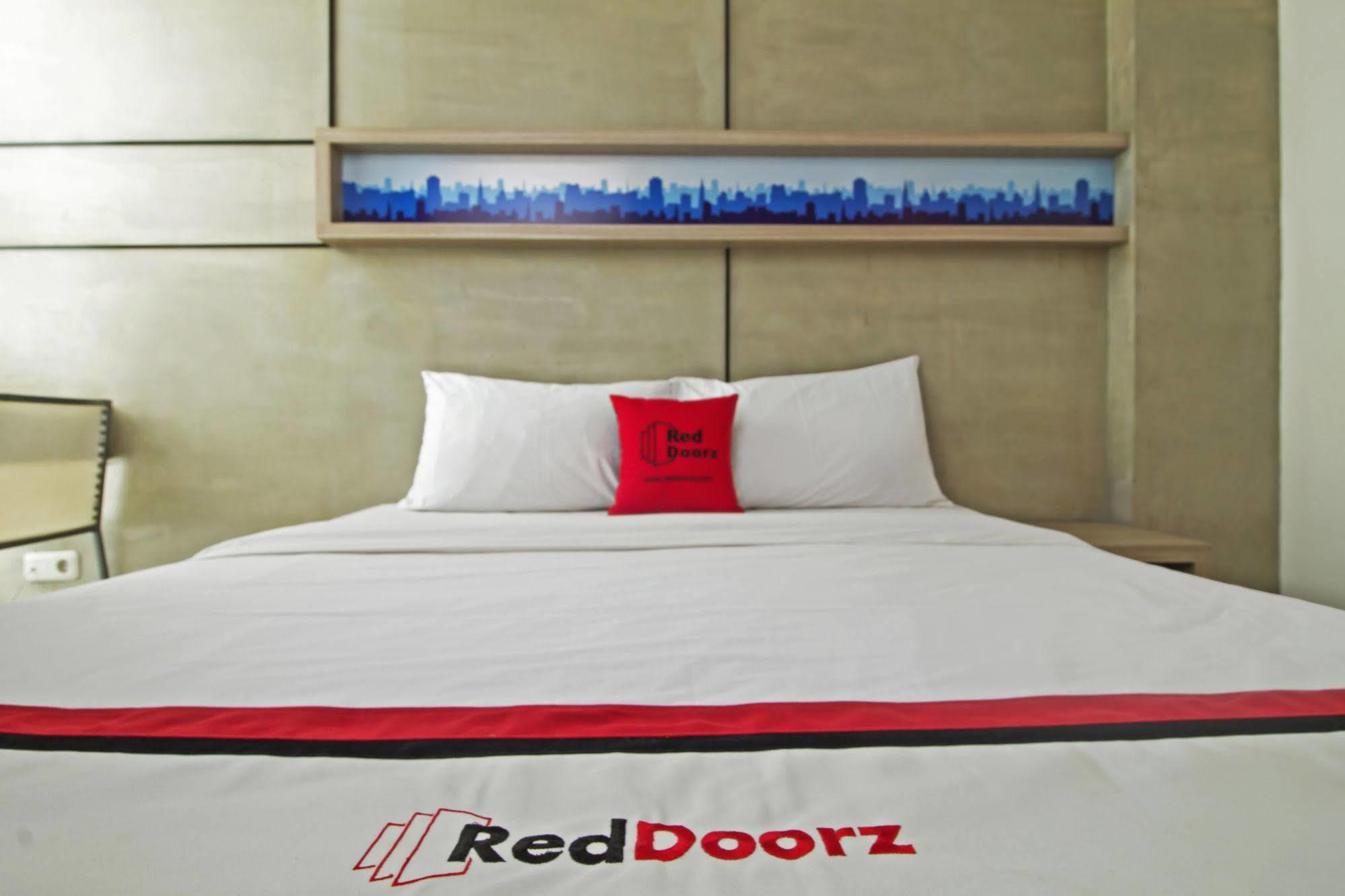 Reddoorz Plus @ Setiabudi Eight Jakarta Exterior foto